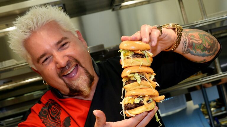 Guy Fieri ne possède plus une seule chemise de bowling