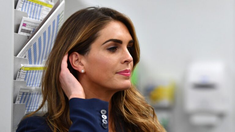 Hope Hicks a eu une petite conversation avec les procureurs au sujet du paiement Hush Money de Trump