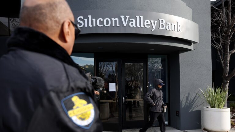Les républicains blâment l&rsquo;effondrement de la Silicon Valley Bank sur la gauche « réveillée »