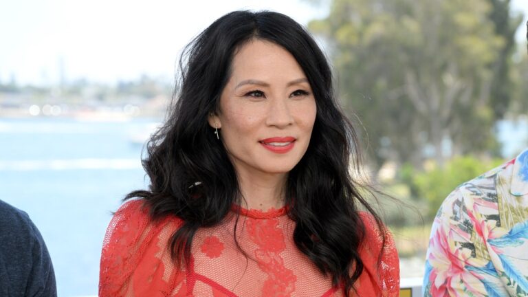 Lucy Liu « n&rsquo;a pas fait beaucoup de recherches » avant de décider d&rsquo;accueillir un bébé dans la quarantaine