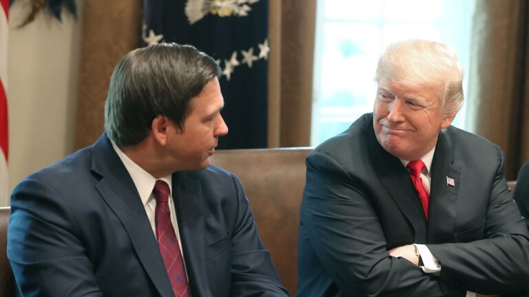 Rapport: Trump envisage de s&rsquo;en prendre à Ron DeSantis pour avoir le charme du tofu réchauffé