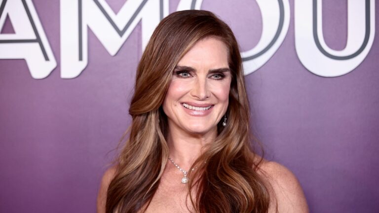 Brooke Shields dit que les gens voulaient qu&rsquo;elle « soit une épave de train » en tant qu&rsquo;enfant star