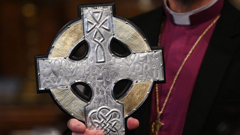 Le couronnement du roi Charles honorera le dialogue interreligieux avec un cadeau spécial du pape François