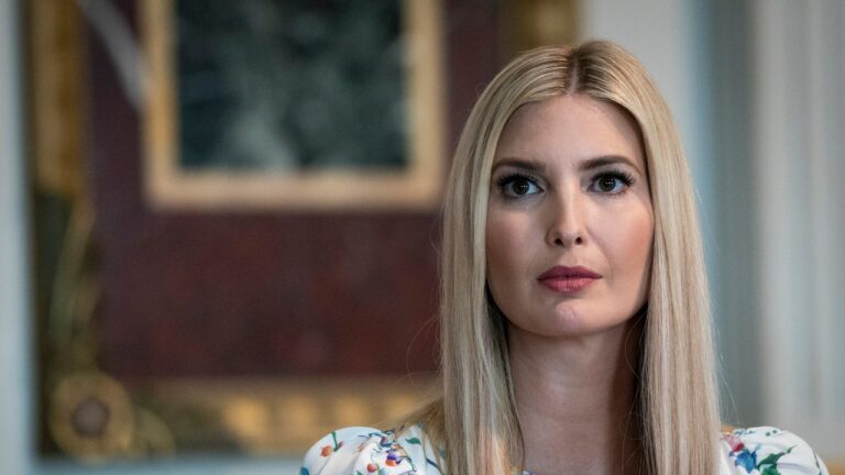 Rapport: Ivanka Trump a montré «en privé» son soutien aux jours des pères avant son arrestation et sa mise en accusation