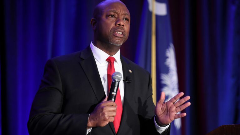 Tim Scott veut le vote évangélique.  Il en va de même pour tous les autres candidats républicains