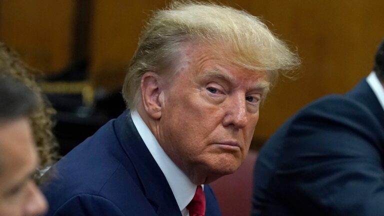 Trump demande un report du procès pour viol parce que les jurés penseront à ses prétendus crimes d&rsquo;argent silencieux