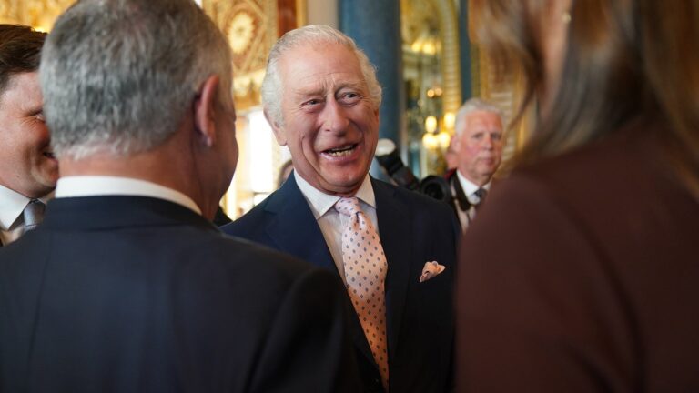 Le roi Charles serre dans une dernière répétition et deux fêtes avant le couronnement