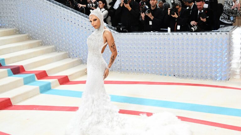 Doja Cat présente Cat Choupette de Karl Lagerfeld au Met Gala 2023