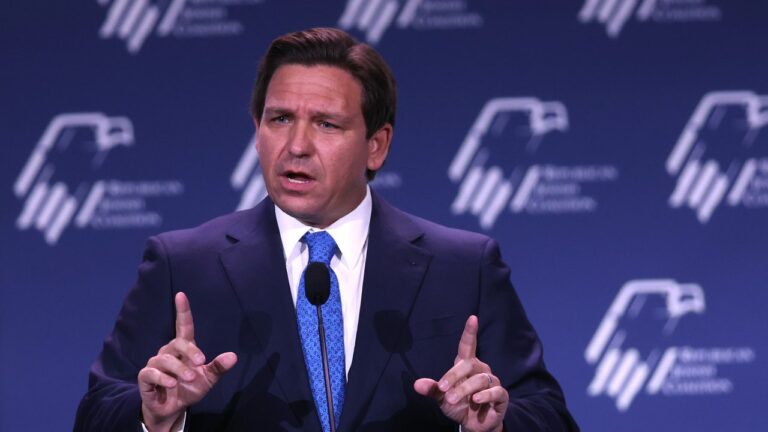 La NAACP dit aux Noirs américains et aux autres d&rsquo;éviter la Floride de Ron DeSantis