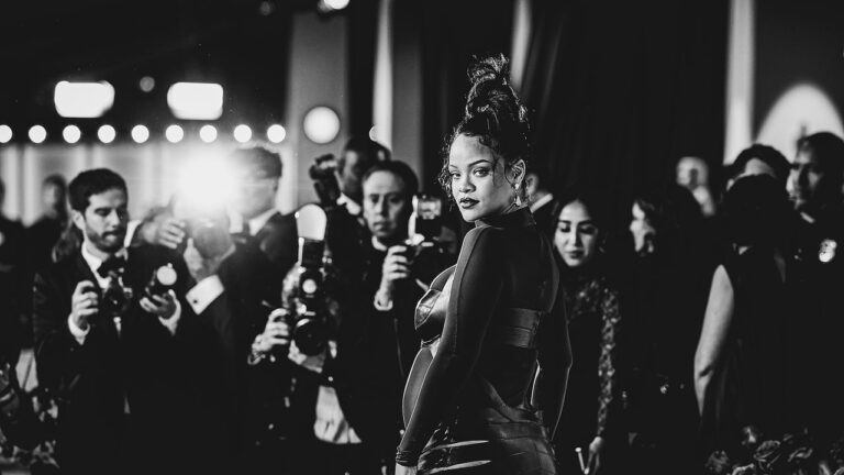 Rihanna se souvient d&rsquo;une séance photo de maternité presque nue