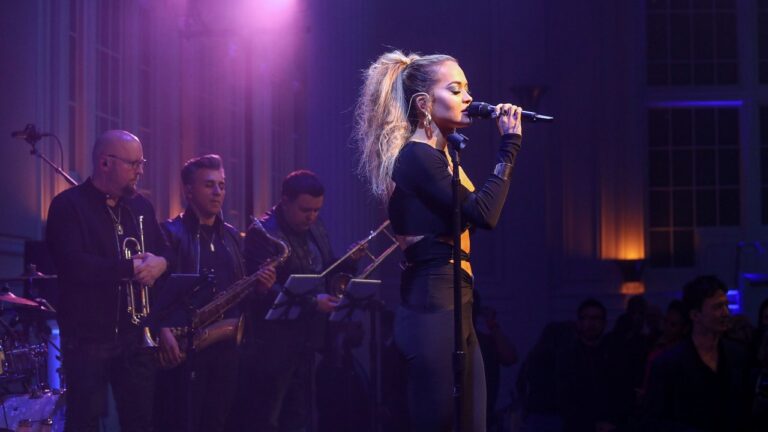 Rita Ora, Idris Elba, Doja Cat et bien d&rsquo;autres célèbrent la philanthropie du roi Charles