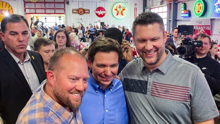 Ron DeSantis est toujours piégé dans l&rsquo;ombre de Trump.  Sortira-t-il jamais ?
