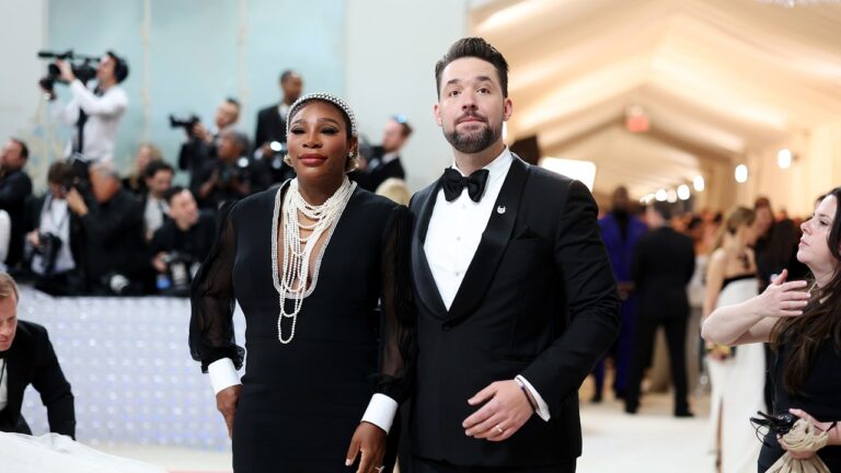 Serena Williams révèle sa grossesse au Met Gala 2023