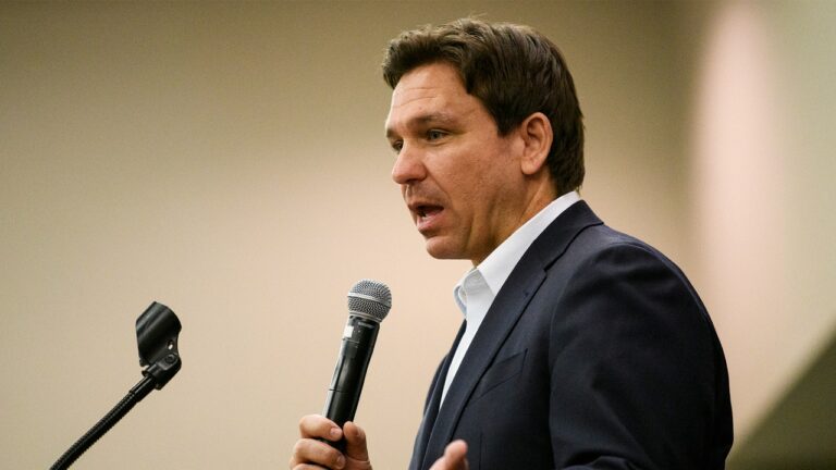 Un PAC aligné sur DeSantis aurait dû passer en mode de contrôle des dégâts après avoir attaqué Trump