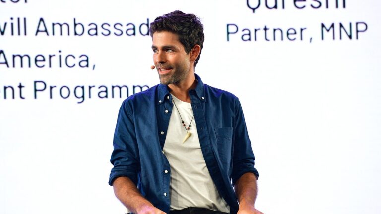 Adrian Grenier ajoute un bébé à son entourage