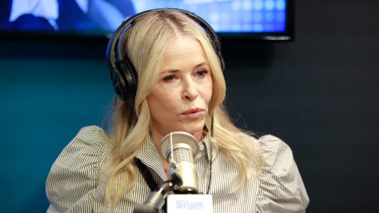 Chelsea Handler révèle son adhésion au club « Surprise, a Three-Way and Next Hookups With a Masseuse Lead to a Breakup »