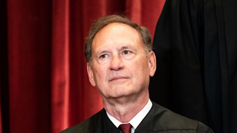 Pourquoi la débâcle du drapeau de Samuel Alito justifie une enquête approfondie