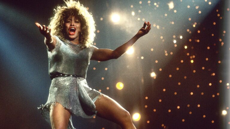 Kamala Harris rend hommage à Tina Turner
