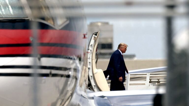 Les conseillers de Donald Trump s&rsquo;inquiètent de la guerre civile de l&rsquo;équipe juridique : « Tout est en train d&rsquo;arriver à un point critique »