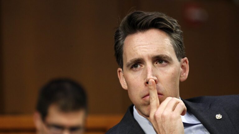 Bien sûr, Josh Hawley a tweeté une fausse citation pour pousser la propagande religieuse