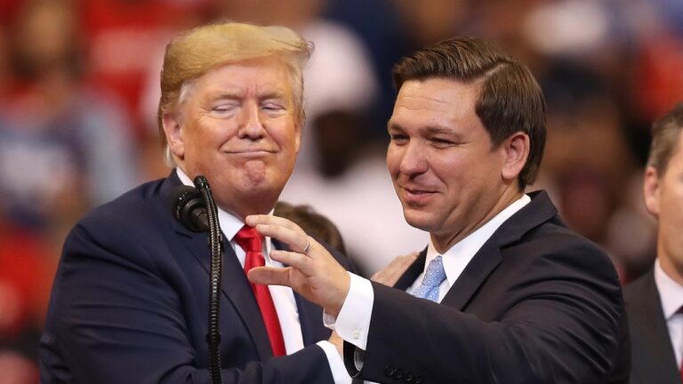 DeSantis en désarroi alors que la campagne perd du personnel et se concentre sur l&rsquo;Iowa