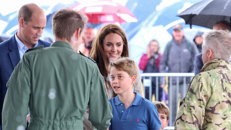 Le prince George est réservé en public mais il serait un « garçon craquant » dans les coulisses