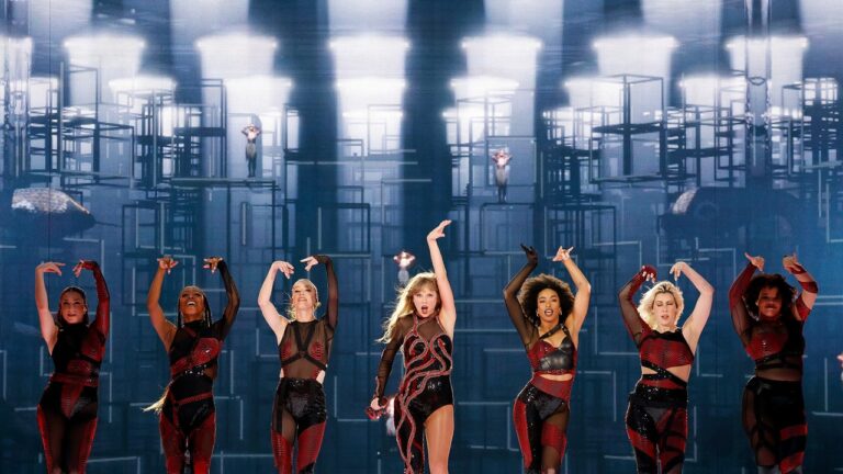 Même Taylor Swift a pensé que c&rsquo;était drôle qu&rsquo;elle ait dû fuir la scène