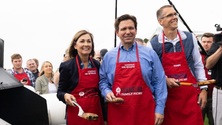 Ron DeSantis dit qu&rsquo;il considérerait le gouverneur de l&rsquo;Iowa, Kim Reynolds, comme colistier