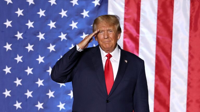 Trump, qui a l&rsquo;esprit d&rsquo;un enfant, pense toujours que les documents classifiés qu&rsquo;il a été inculpés pour lui appartenir : rapport