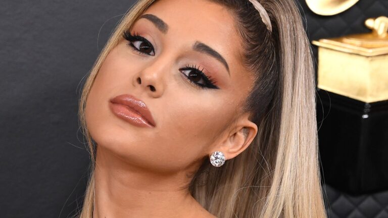 Ariana Grande lance un nouveau tatouage méchant