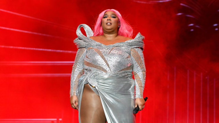 Big Grrrls Rally de Lizzo dans une grande démonstration de soutien au chanteur