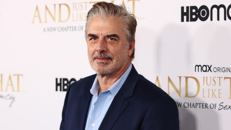 Chris Noth admet s&rsquo;être «éloigné» de sa femme et double son déni d&rsquo;agression sexuelle