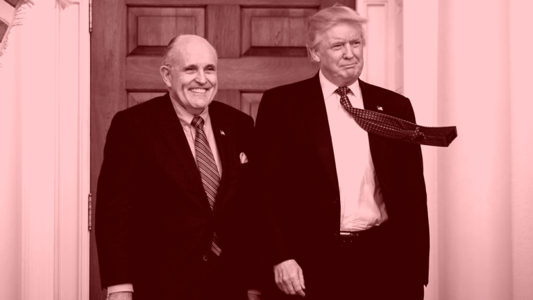 Comment Rudy Giuliani et Donald Trump&rsquo;s Toxic, Twisted Bromance ont presque fait tomber le pays d&rsquo;une falaise