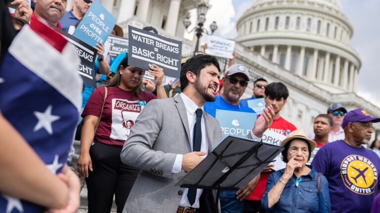 La grève de la soif de Greg Casar a attiré l&rsquo;attention de Biden.  Cela entraînera-t-il une urgence climatique ?
