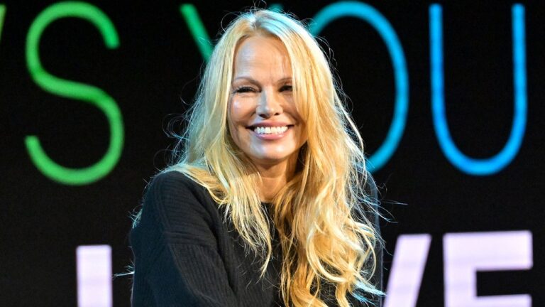 Le nouveau look « Rebellious » de Pamela Anderson : pas de maquillage