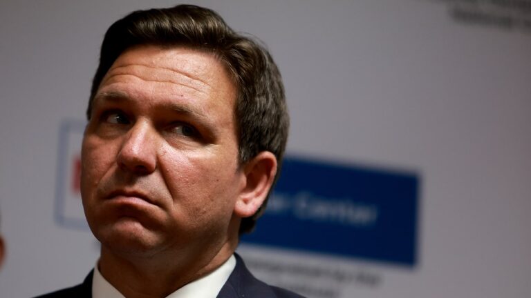 Le plus grand donateur de Ron DeSantis ferme son portefeuille, citant l' »extrémisme » de l&rsquo;avortement