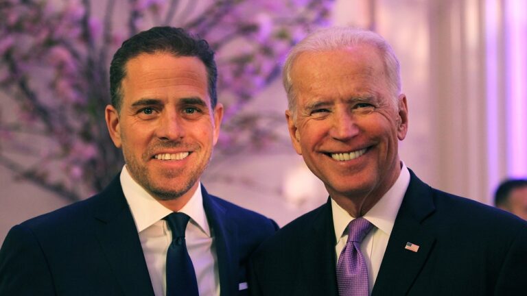 Le président Biden reconnaît enfin Navy Joan Roberts comme 7e petit-enfant