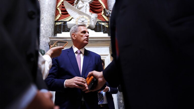 Les démocrates l&rsquo;ont à peu près eu avec Kevin McCarthy cédant à droite: « Ils sont sur une voie rapide vers un arrêt »