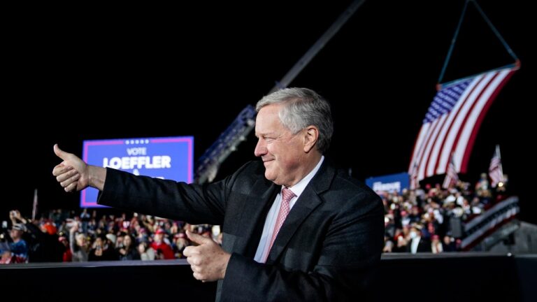 Mark Meadows récemment inculpé : je faisais simplement ce que mon patron Donald Trump m&rsquo;a dit