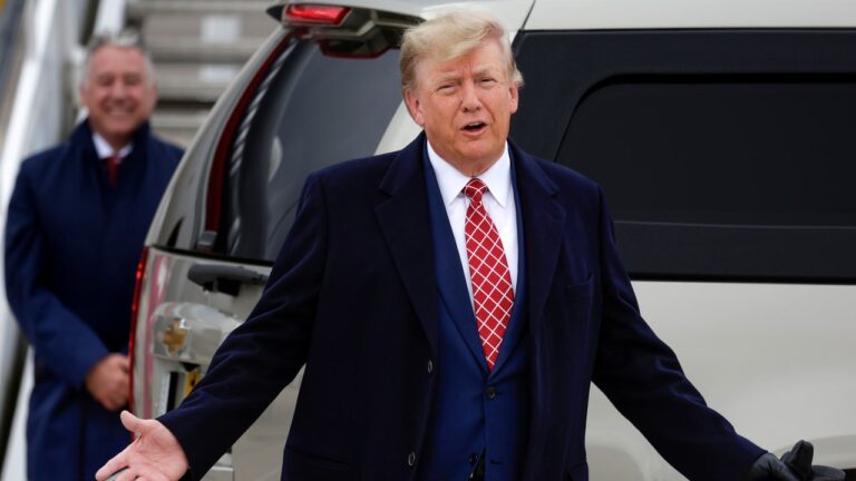 La stratégie de défense pénale de Trump : retarder, perturber, jeter les choses contre le mur et espérer que quelque chose colle