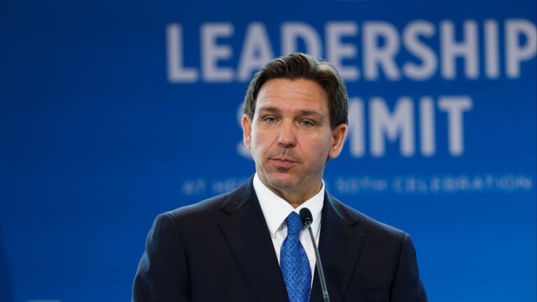 Ron DeSantis invite le premier vice-président noir du pays en Floride pour une table ronde sur les avantages d&rsquo;être asservi