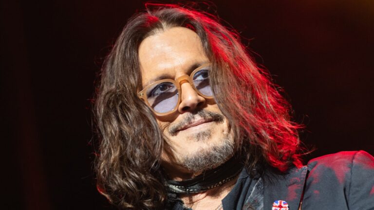 Jenna Ortega recule face aux rumeurs de rencontres avec Johnny Depp