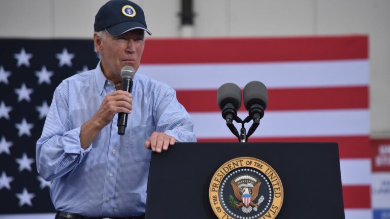 Biden vante les syndicats et la croissance de l’emploi lors du défilé de la fête du Travail à Philadelphie