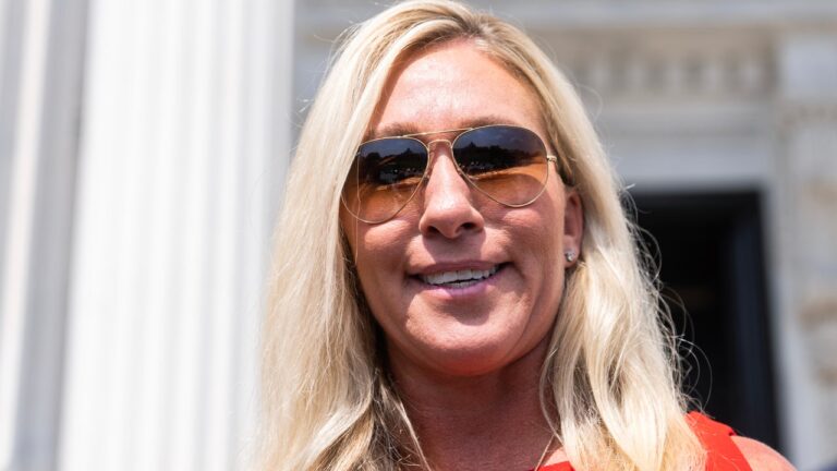 Marjorie Taylor Greene : destituez Biden maintenant ou je fermerai le gouvernement
