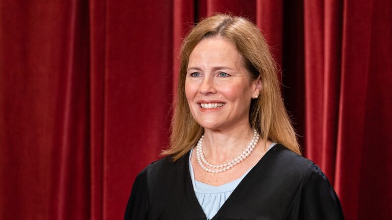 Amy Coney Barrett : Faites-moi confiance, la Cour suprême soutient totalement la réforme de l&rsquo;éthique