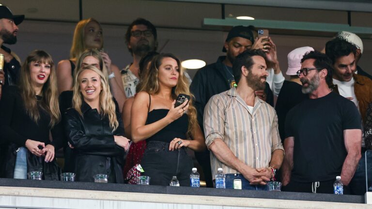 La liste des invités des Chiefs de Taylor Swift prouve qu&rsquo;elle est la meilleure amie après le divorce