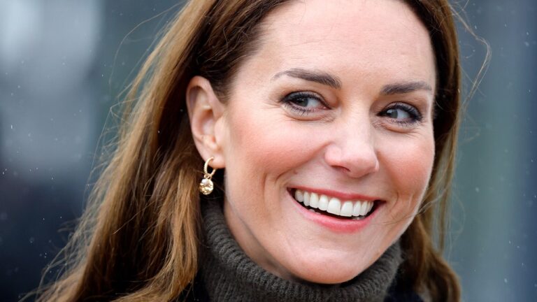La princesse Kate porte un col roulé pour rencontrer le PDG d&rsquo;Apple, Tim Cook