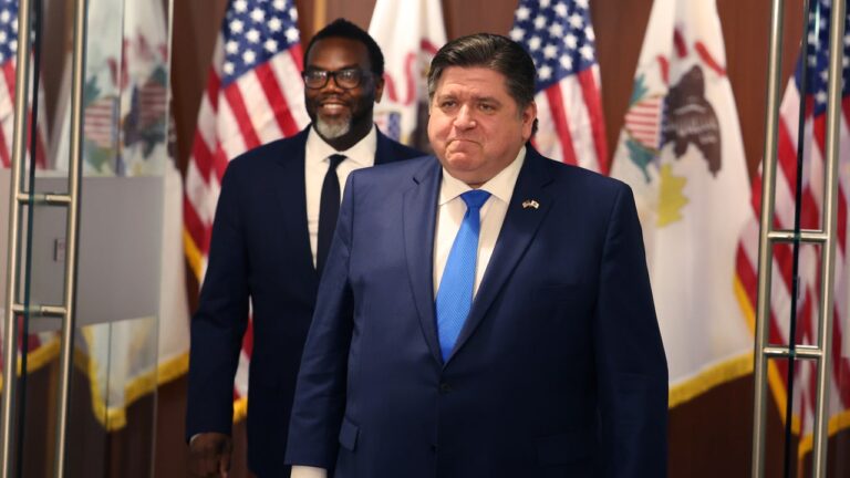 Les dirigeants de Chicago avertissent Joe Biden que l’afflux de migrants est « à un point de rupture »