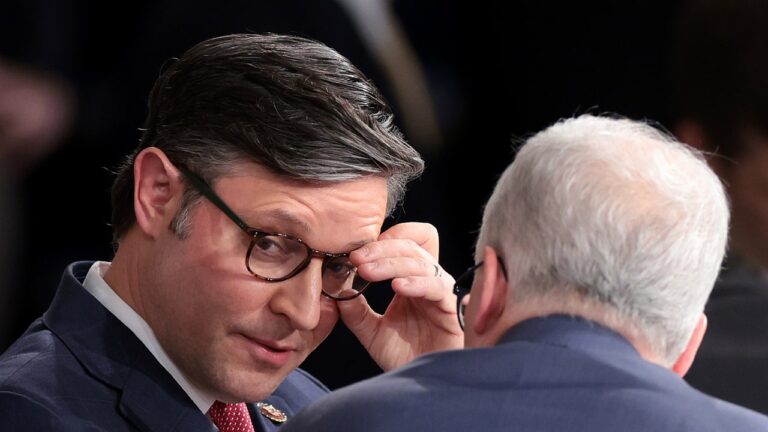 Mike Johnson préférerait ne pas discuter de ses tentatives vigoureuses pour renverser les élections de 2020