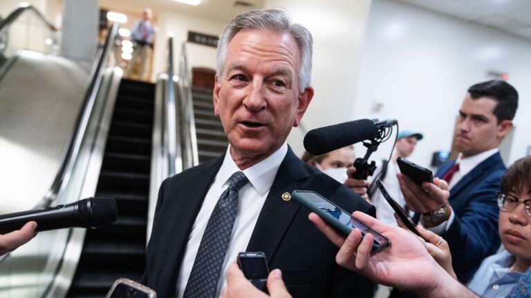 Tommy Tuberville a adopté une autre position incroyablement mauvaise sur la diversité